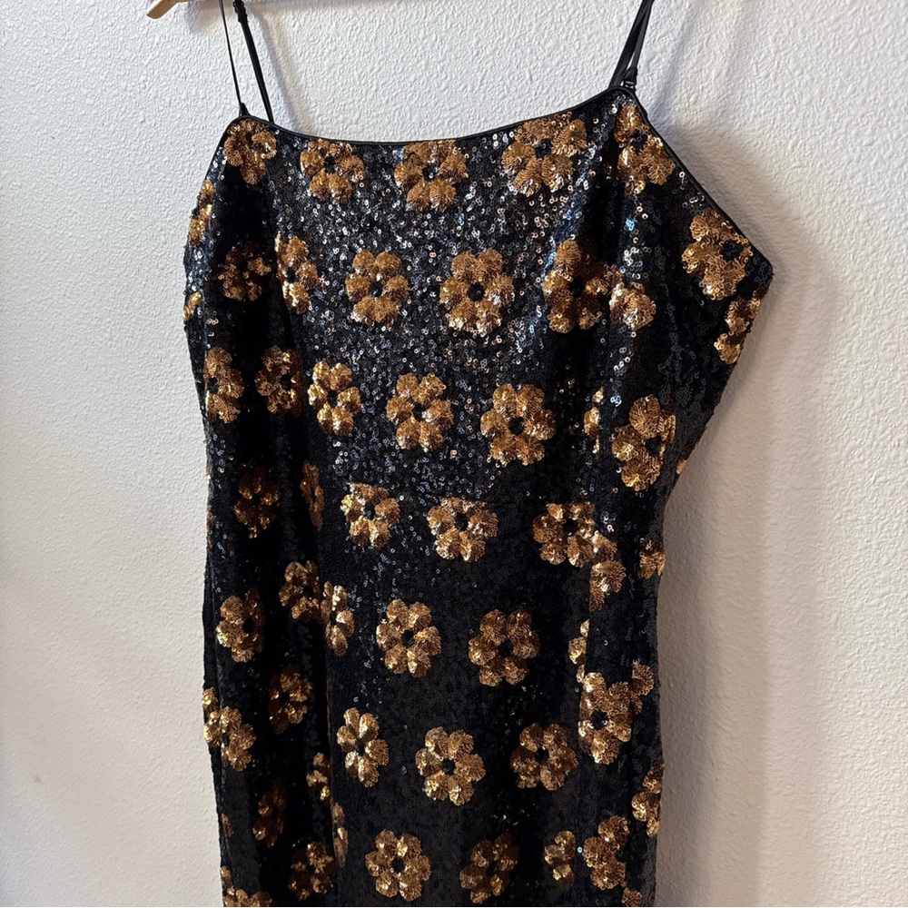 Elegant Black and Gold Floral Dress - Picture 4 of 13